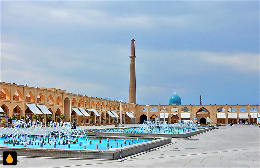 داستان کوتاه پیرزن و مناره‌ی کج مسجد